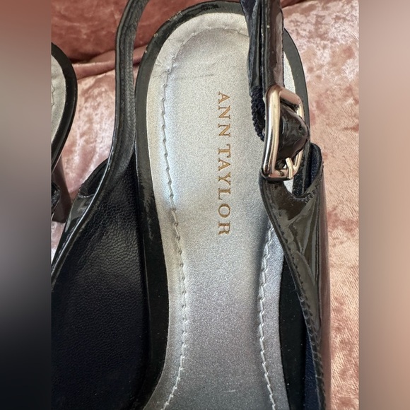 💥Ann Taylor Black Patent Leather Slingbacks - Picture 3 of 8